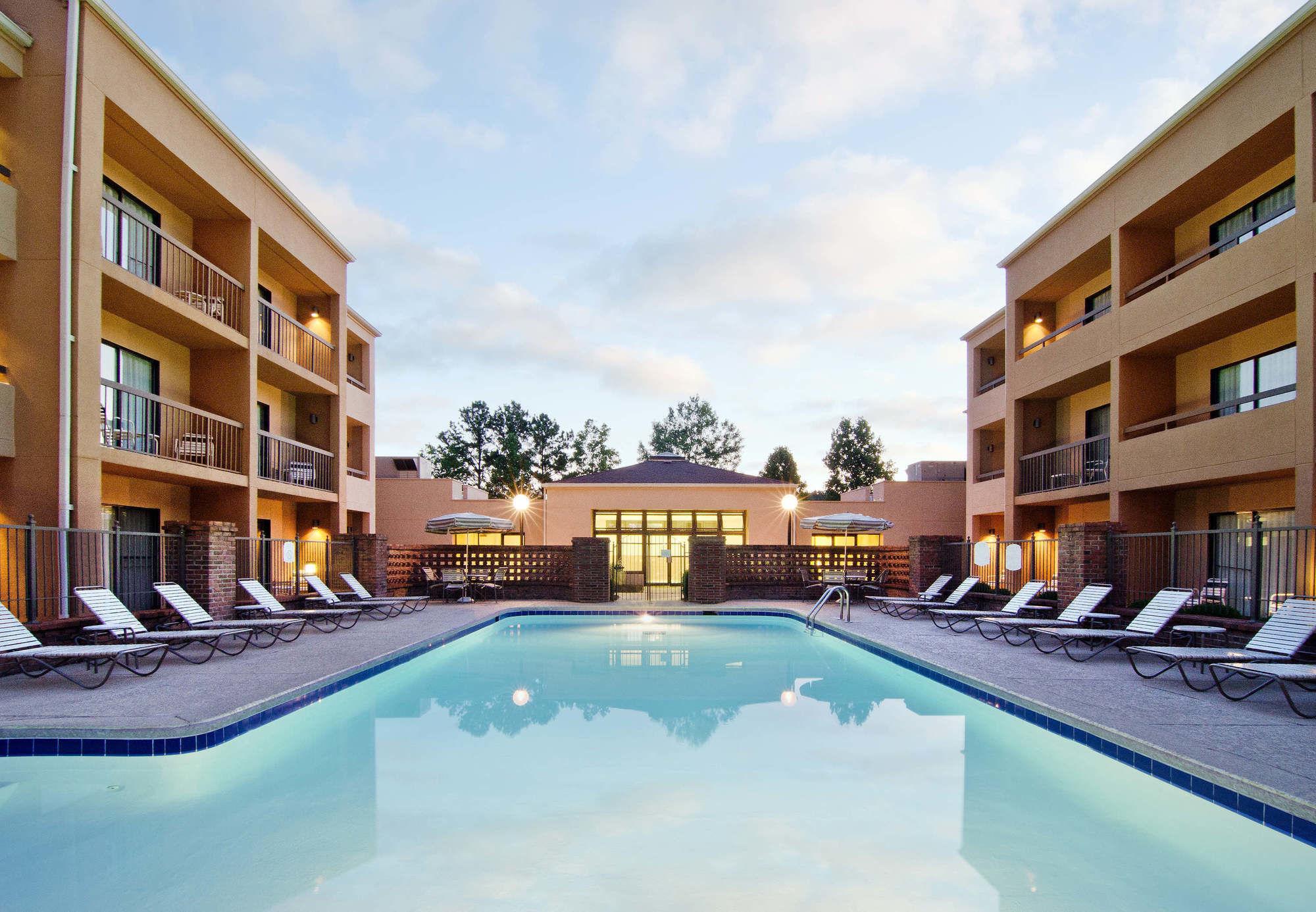 Courtyard By Marriott Huntsville University Drive Εξωτερικό φωτογραφία