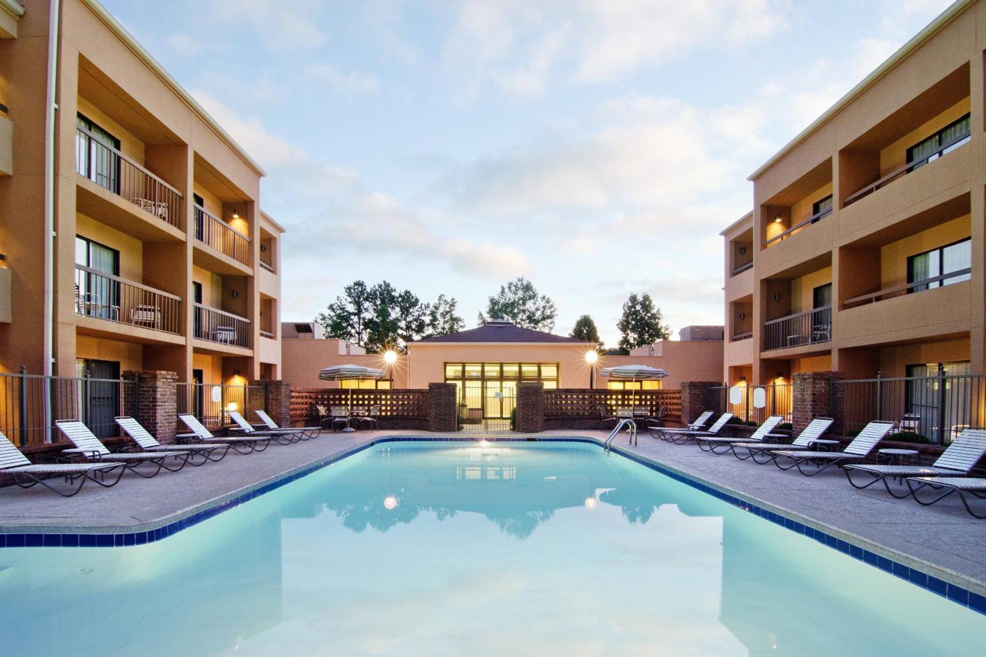 Courtyard By Marriott Huntsville University Drive Εξωτερικό φωτογραφία