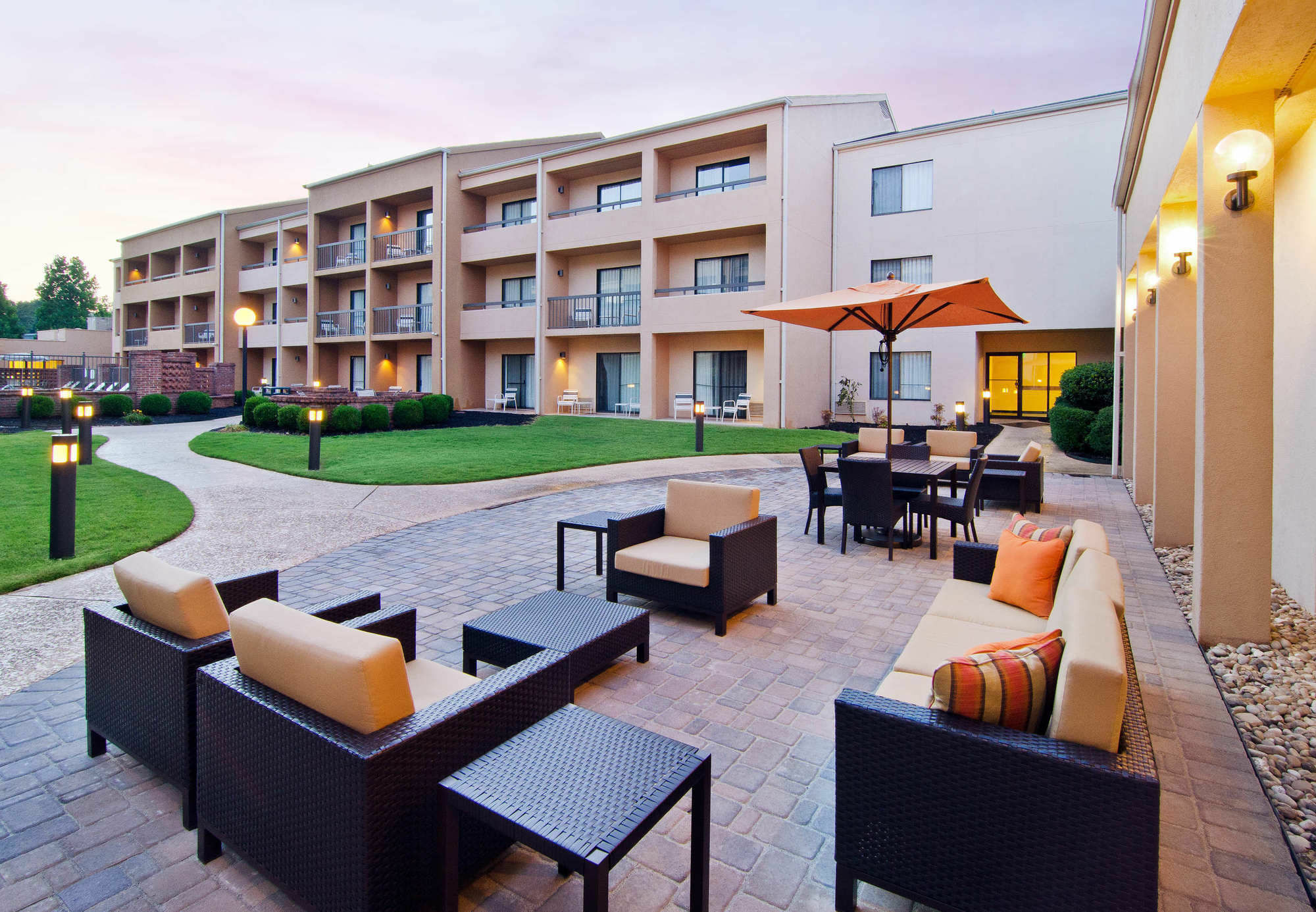 Courtyard By Marriott Huntsville University Drive Εξωτερικό φωτογραφία